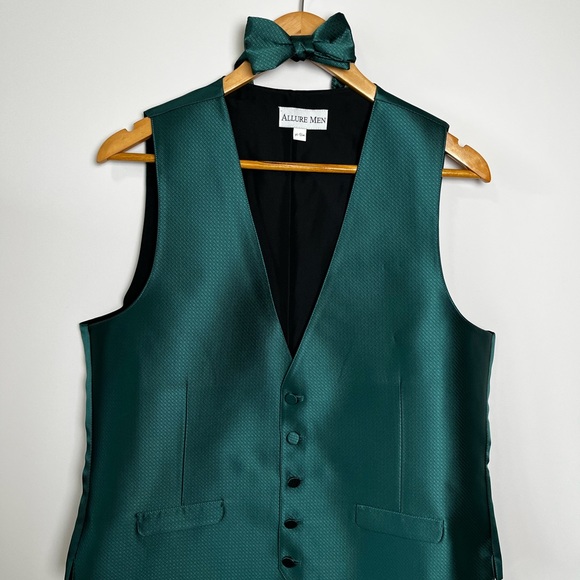 MEN'S GREEN SATIN FORMAL TUXEDO VEST, TIE & HANKIE SET. WEDDING, PROM, DRESS - Picture 2 of 5
